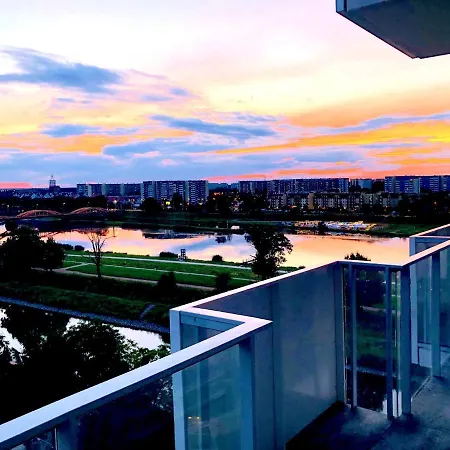 Z Tarasem I Widokiem Na Odre Wroclaw